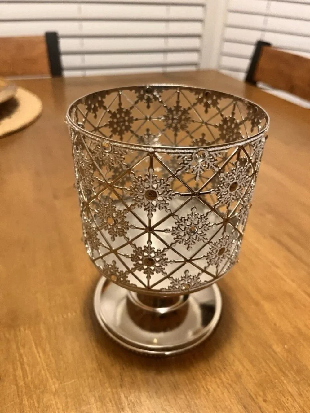 Bath & Body Works Geo White Sparkle SNOWFLAKE Pedestal 3 Wick Candle Holder 2022